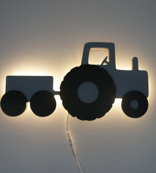 Lampy, osvětlení /  drevena-detska-lampa-traktor-s-vleckou-lovel-02.jpg 