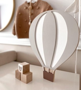 Lampy, osvětlení /  drevena-lampa-lietajuci-balon-lovel-11(1).jpeg 